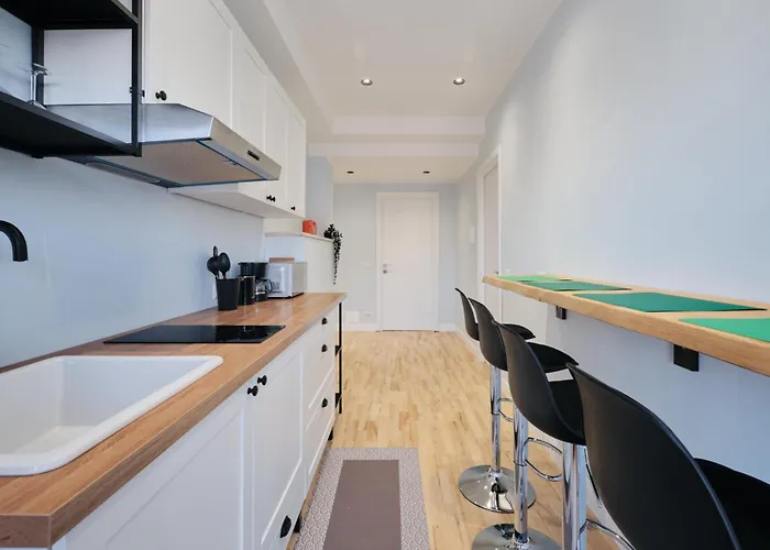 Habitación en casa particular Elegant And Cozy With Ac Swimming Pool Free Parking Subway Station 2 Min Walking *