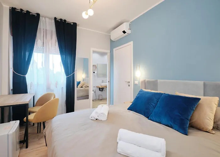 Elegant And Cozy With Ac Swimming Pool Free Parking Subway Station 2 Min Walking Habitación en casa particular